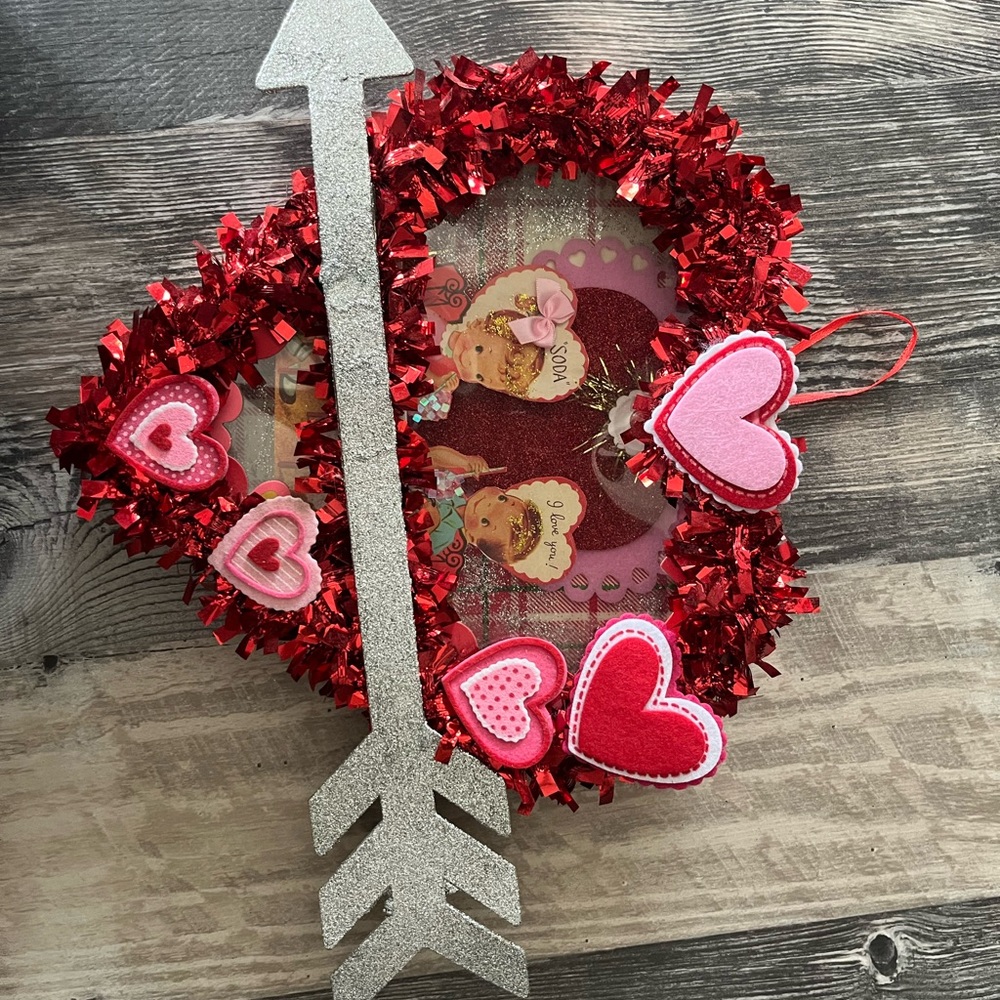 Vintage Russell stover base Valentine decoration